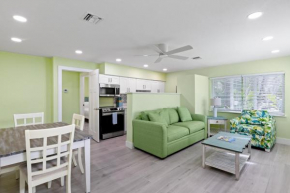 Pirates Cove Cottage at Palm View Inn of Sanibel with Bikes